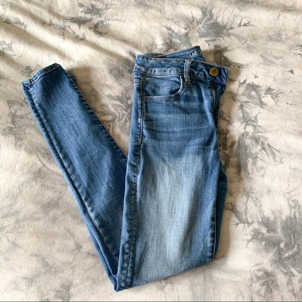 Medium Wash American Eagle Skinny Jeans